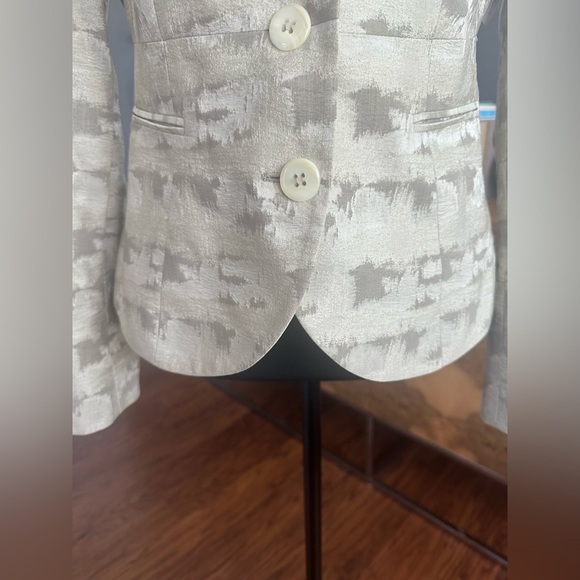 Armani Collezioni Cream and Gray Classic Blazer Size 6 - Picture 10 of 11